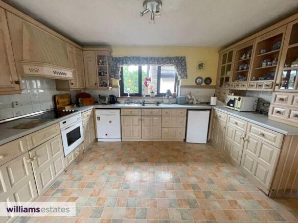 Kitchen/ Break...