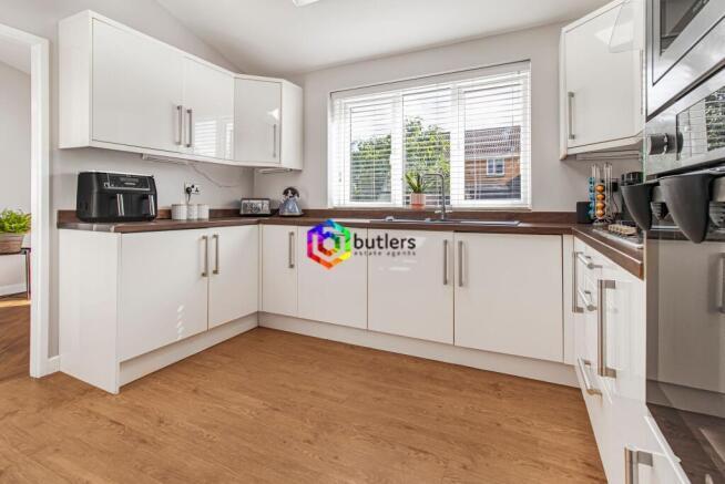 3 bed Semi-Detached for sale Image 9