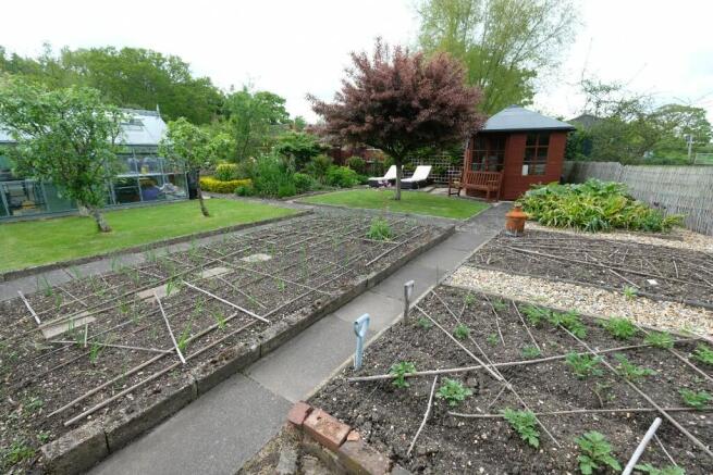 GARDEN 