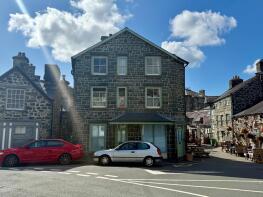Bod Arran, Smithfield Square, Dolgellau LL40 1EU