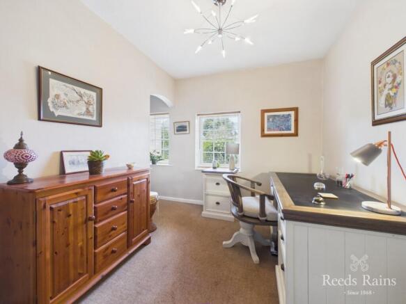 4 bed Semi-Detached for sale Image 12