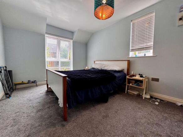 3 bed Terraced to rent Image 12