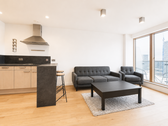 2 BEDROOM CITY CENTRE APARTMENT WITH PARKING