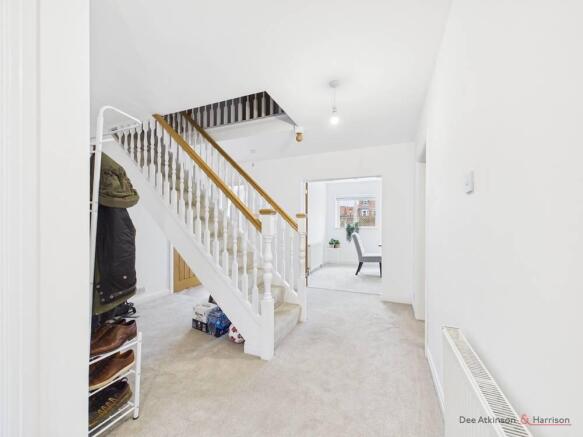 5 bed Detached for sale Image 8