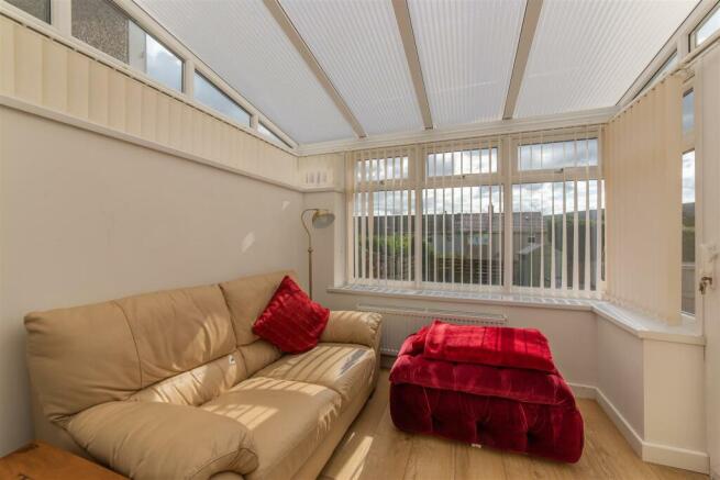 4 Tenby Close-10.jpg
