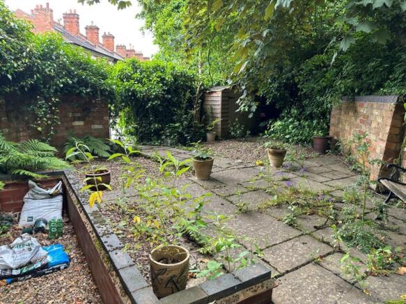 PRIVATE WALLED GARDEN