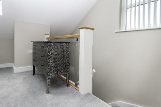 Bramleys Estate Agents - Longwood Gate (37).jpg