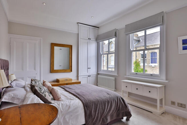 3 bed Town House for sale Image 11