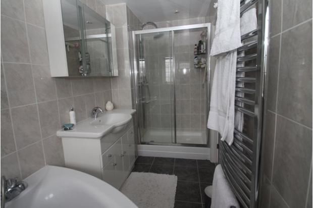 1A CB SHOWER ROOM.pn