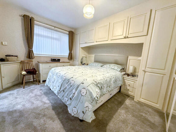 4 bed Detached for sale Image 11