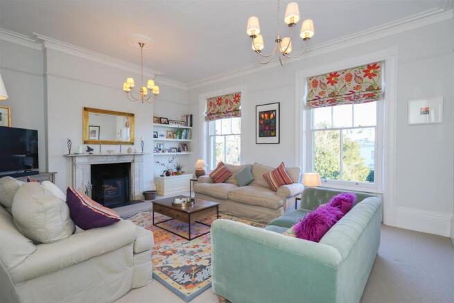 29 Milverton Cresent-10.jpg