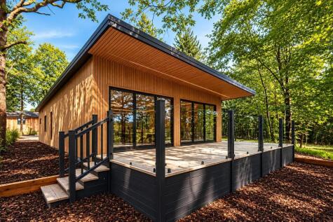 Little Berkhamsted | Detached Luxury Lodge | 2 Bedrooms + Study | Huge Open Plan Living Room | Luxury Kitchen + 2 Shower