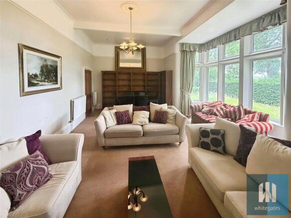 4 bed Apartment to rent Image 5