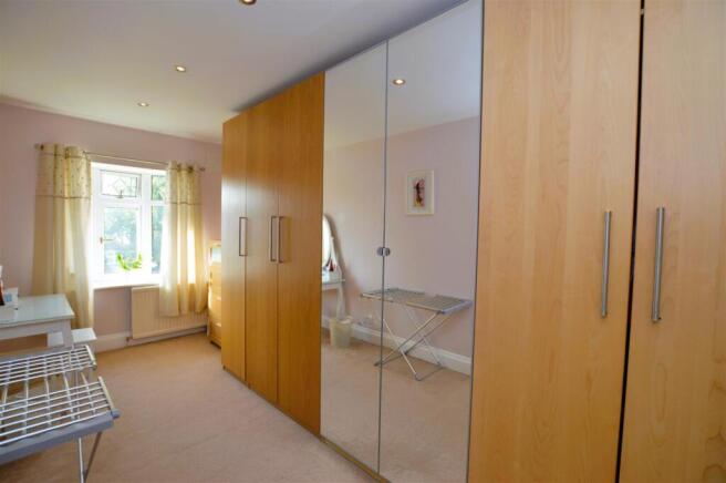 153 Percy Road bed3.JPG