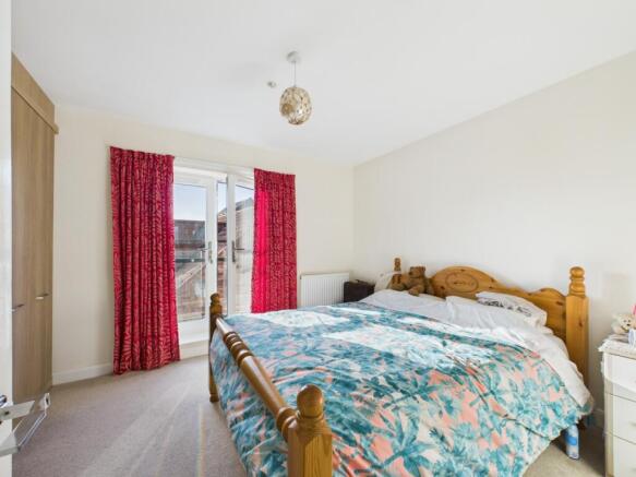3 bed Town House for sale Image 9