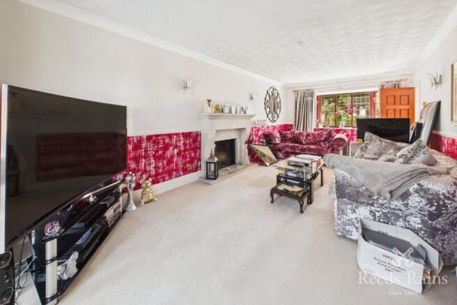 5 bed Detached for sale Image 10