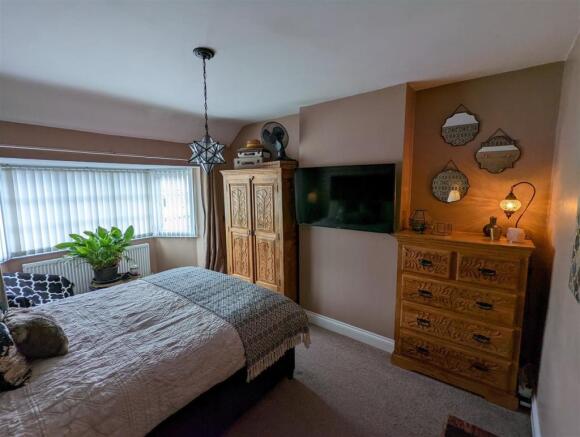 Master Bedroom (Large).jpg