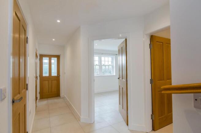 4 bed Semi-Detached to rent Image 12