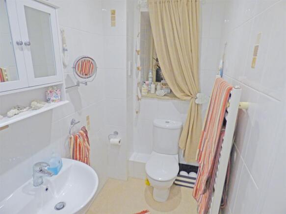 EN SUITE SHOWER ROOM 