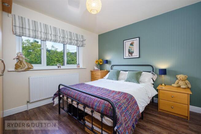 4 bed Semi-Detached for sale Image 11
