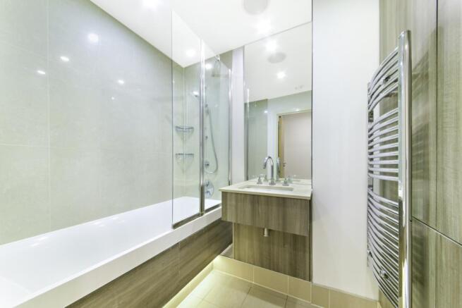 ENSIGN HOUSE bath...