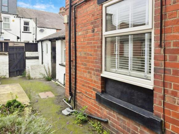 2 bed Apartment to rent Image 10