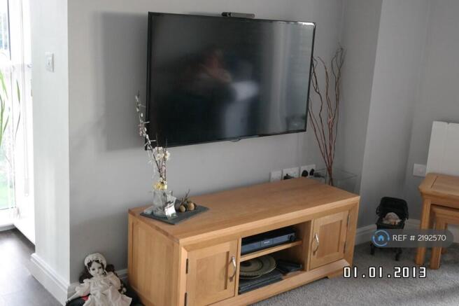 Lounge (Tv Not Included)