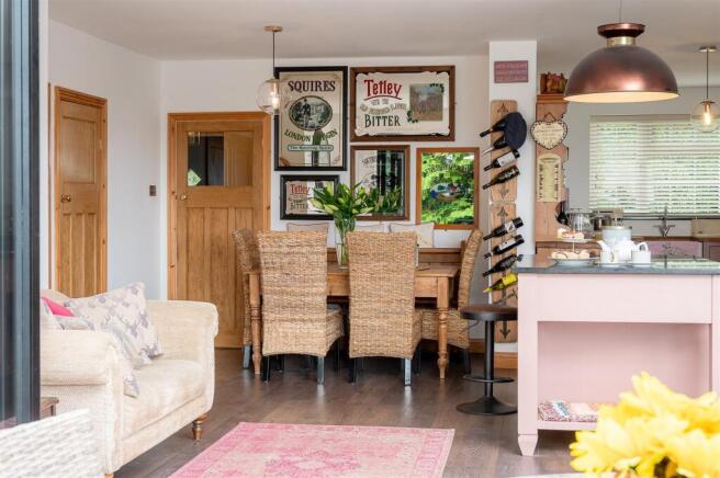 2 bed Semi-Detached for sale Image 12