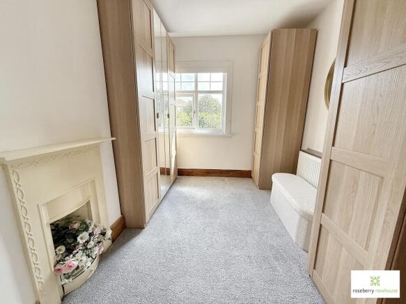 4 bed Semi-Detached for sale Image 12