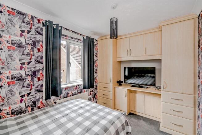 Albany Drive, Cannock, WS122GQ-22.jpg