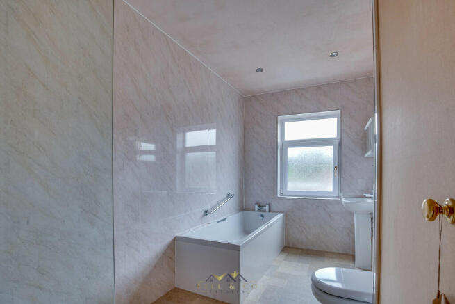 Bathroom 1.1