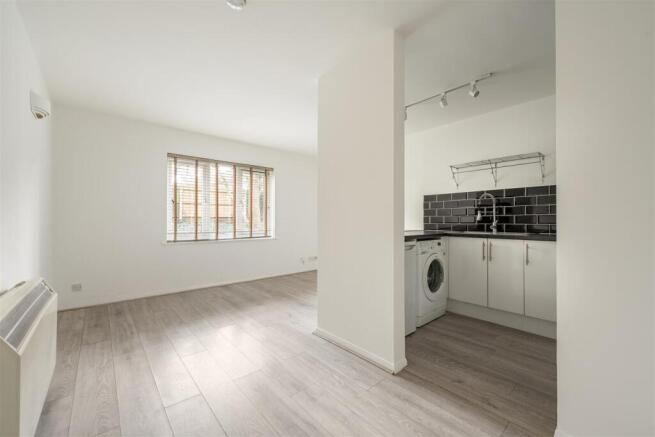 Higham Station Avenue, E4