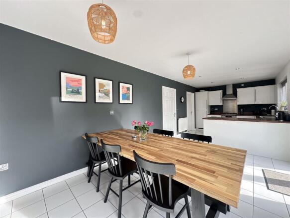 4 bed Detached for sale Image 12