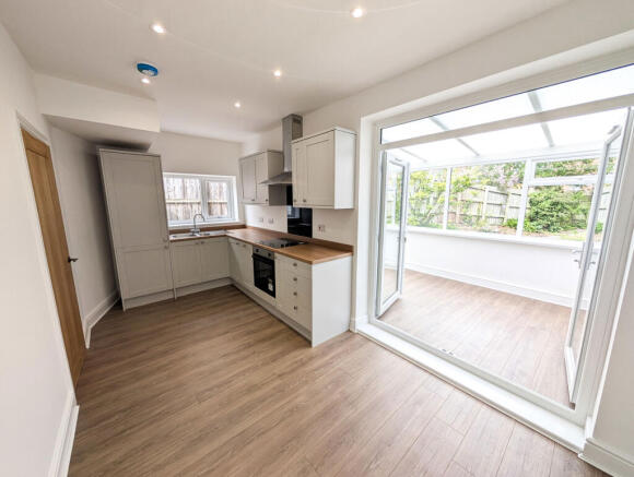 3 bed Semi-Detached for sale Image 6