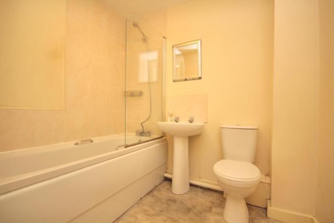 2 bed Apartment to rent Image 5