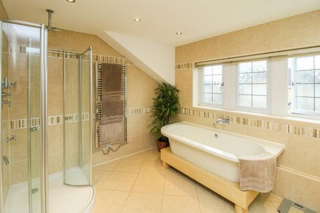 EN SUITE BATHROOM/W..C