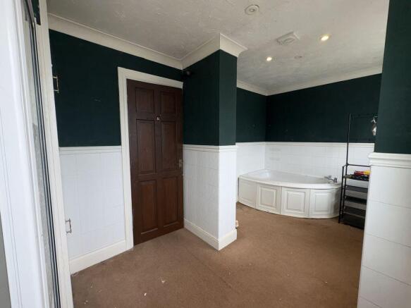 4 bed Semi-Detached for sale Image 12