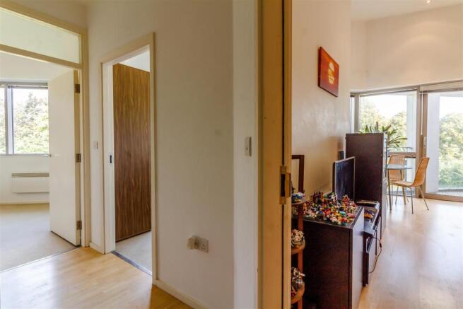 8398016-interior06.jpg