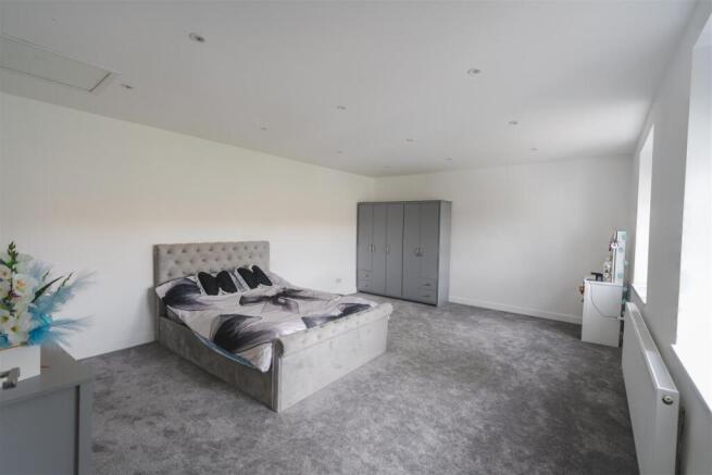 4 bed Detached for sale Image 6
