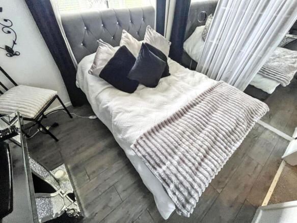 2 bed Semi-Detached for sale Image 12