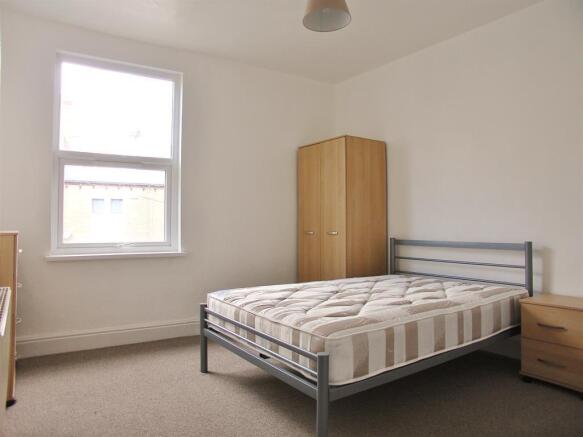 3 bed Terraced to rent Image 4