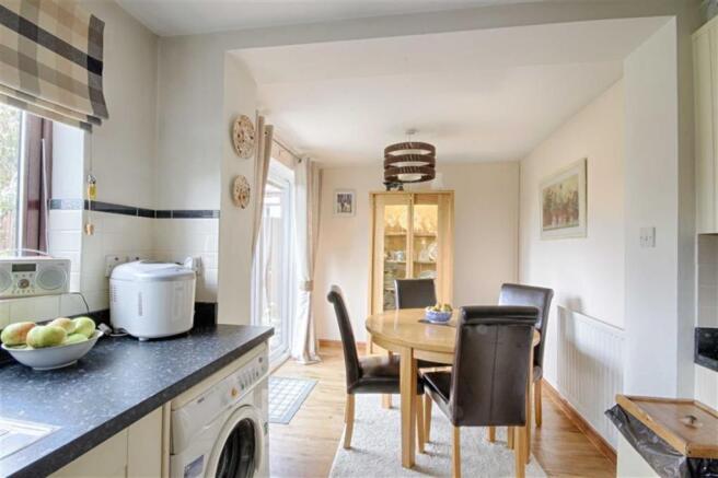 KITCHEN/BREAKFAST ROOM