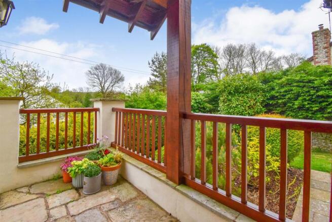 Holly Bank House Open Porch.jpg