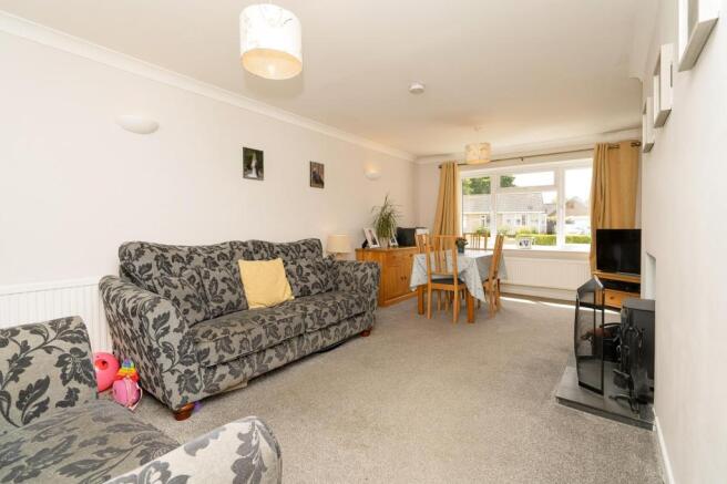 Loung/Dining Area