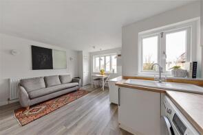 4, 6 12 Village Court, Eden Road, London E17 9JT