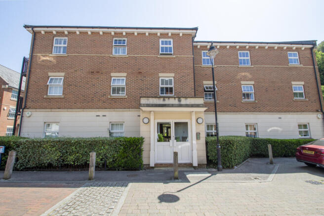 Two bedroom flat to rent in Greenhithe