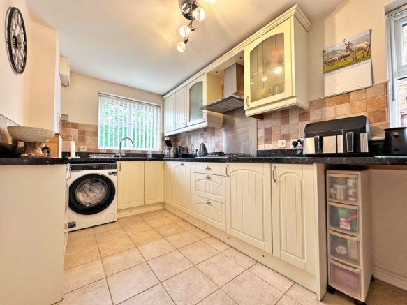 Devine Croft, TIPTON, DY4 8XJ photo 4