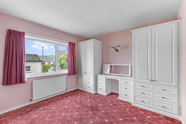 4 bed Detached for sale Image 10
