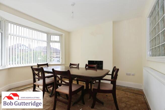 BAY FRONTED DINING ROOM