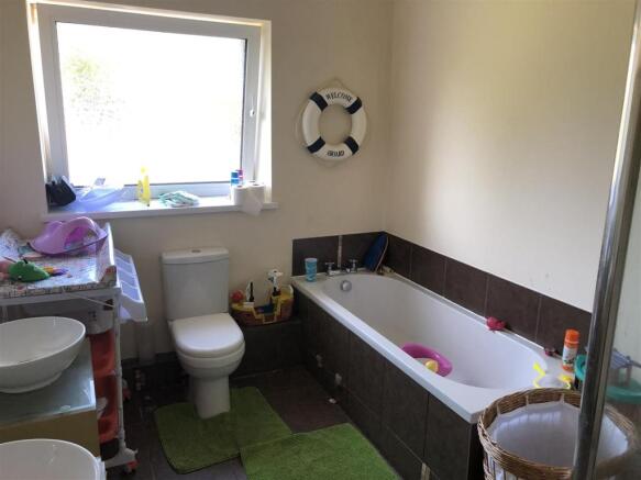 FAMILY BATHROOM